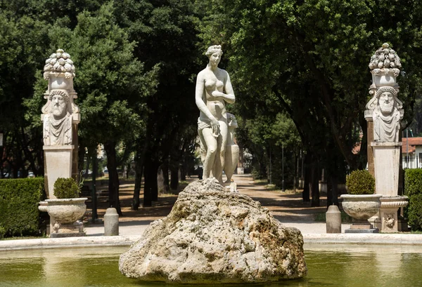 Mramorové sochy v Villa Borghese, veřejný park v Římě. Itálie Itálie — Stock fotografie