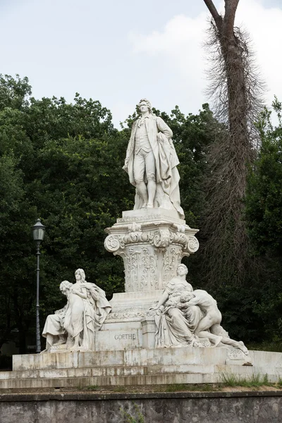 Goethe heykel, Villa Borghese, Rome, İtalya