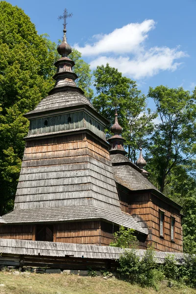 Старий дерев'яний храм православної церкви Bartne, Бескиди, Польща — стокове фото