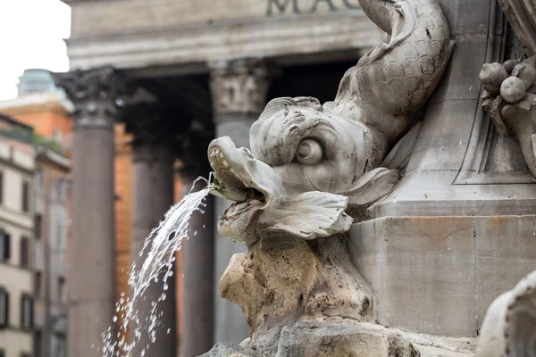 Zamknij się z fontanny Panteonu (Fontana del Pantheon) przy Piazza della Rotonda... Rome, Włochy — Zdjęcie stockowe