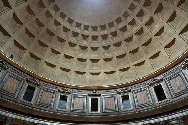 Pantheon a Roma, Italia. Il Pantheon fu costruito come tempio di tutti gli dei dell'antica Roma e ricostruito dall'imperatore Adriano intorno al 126. . — Foto Stock