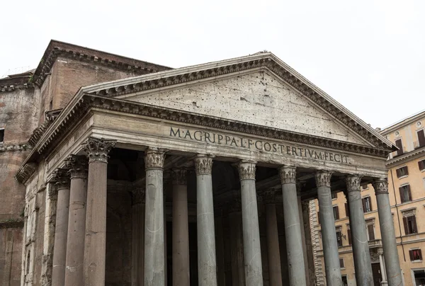 Gevel van het Pantheon, tempel voor alle Romeinse goden Rome, Italië — Stockfoto