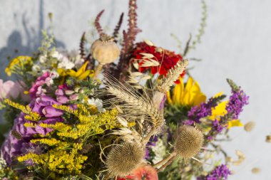 el yapımı güzel buketler çiçek ve otlar