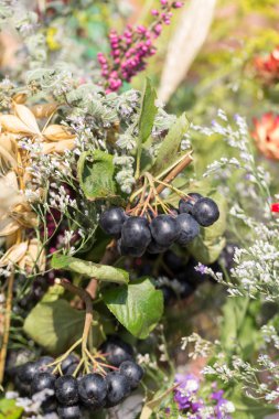el yapımı güzel buketler çiçek ve otlar