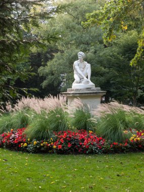 Paris - Lüksemburg Bahçeleri. Archidamas tarafından Philippe Joseph Henri Lemaire heykeli