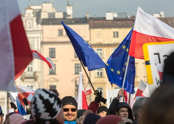 La manifestación contra la vigilancia en Internet "En defensa de su libertad" organizada a través del Comité para la Defensa de la Democracia / KOD /. Cracovia, Polonia —  Fotos de Stock