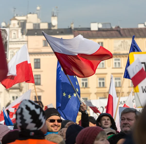 Демонстрації проти спостереження на Інтернет «в оборону вашу свободу» організували через Комітет оборони демократії / Kod /. Краків, Польща — стокове фото