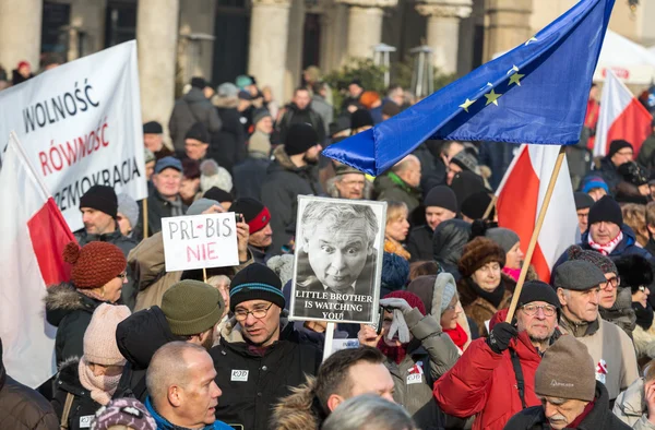 Die Demonstration gegen die Überwachung des Internets "zur Verteidigung Ihrer Freiheit", die vom Komitee zur Verteidigung der Demokratie / kod / organisiert wurde. Krakau, Polen — Stockfoto