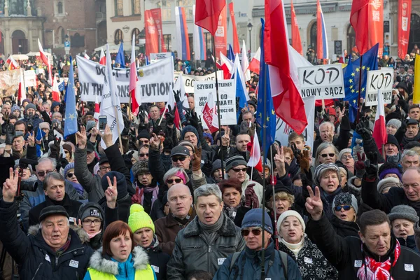 Демонстрация против слежки в Интернете "В защиту вашей свободы", организованная Комитетом по защите демократии / KOD /. Краков, Польша — стоковое фото