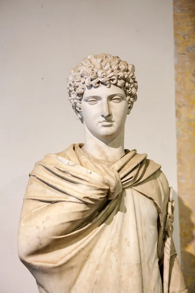 Antica scultura dell'uomo nelle terme di Diocleziano (Thermae Diocletiani) a Roma. Italia — Foto Stock