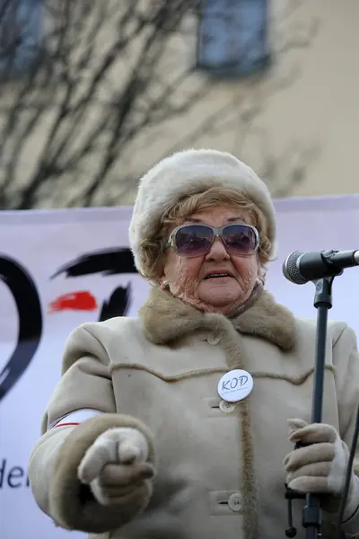 La manifestación contra la vigilancia en Internet "En defensa de su libertad" organizada a través del Comité para la Defensa de la Democracia / KOD /. Cracovia, Polonia — Foto de Stock