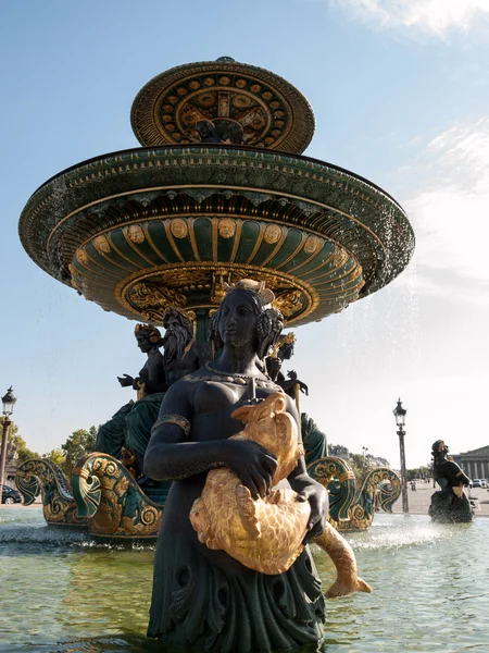 Kašna na náměstí place de la concorde, Paříž, Francie — Stock fotografie