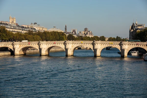 Pont neuf und cite island in paris, frankreich — Stockfoto