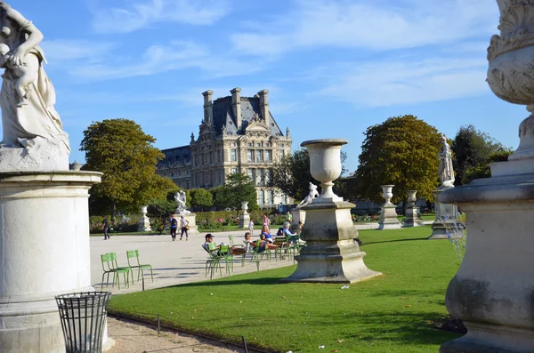 París - Local y turístico en el famoso jardín de las Tullerías . —  Fotos de Stock