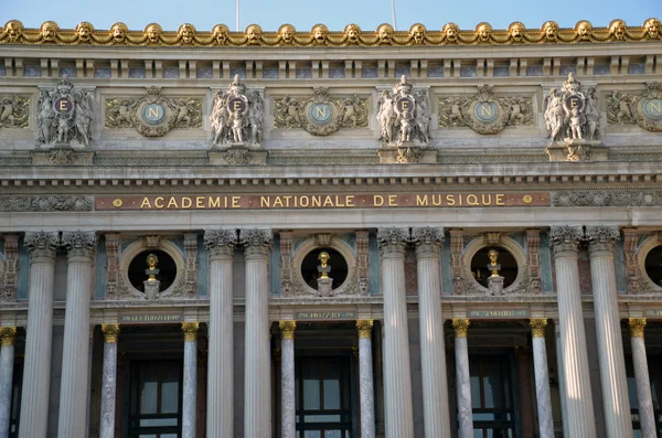 L'Opera di Parigi o Palazzo Garnier. Teatro dell'Opera situato in Place de L'Opera. Progettato da Charles Garnier nel 1875. Stile neobarocco . — Foto Stock