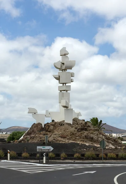 El Monumento al Campesino de Mozaga erigido por el artista César Manrique en el año 1986 es un monumento en honor a los trabajadores campesinos de Lanzarote —  Fotos de Stock