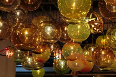 Paris - Centre Georges Pompidou yüksek teknoloji mimarisi tarzında dizayn edilmiştir. Kütüphane, Ulusal Modern Sanat Müzesi ve IRCAM evleri.