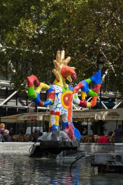 Arts Centre Pompidou yakınındaki Paris Stravinsky çeşme