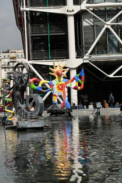 Fontanna Strawińskiego w Paryżu, w pobliżu Arts Centre Pompidou — Zdjęcie stockowe