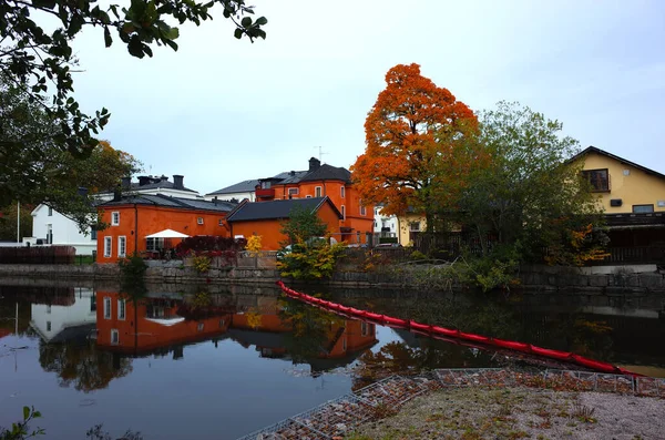 Koping Suecia Octubre 2018 Edificio Residencial Rojo Tradicional Árbol Color —  Fotos de Stock