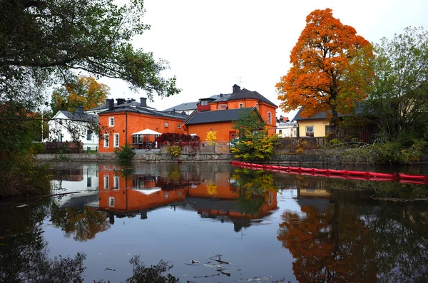 Koping Suecia Octubre 2018 Edificio Residencial Rojo Tradicional Árbol Color —  Fotos de Stock