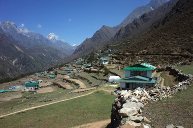 Everest yolu, Phortse köyü (3810 metre) - ana turistik alandan uzak bir yerleşim yeri. Himalayalar, Sagarmatha Ulusal Parkı, Solukhumbu, Nepal
