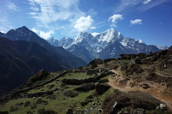 Senderismo Nepal Himalayas Sendero Namche Gokyo Montaña Thamserku Fondo —  Fotos de Stock