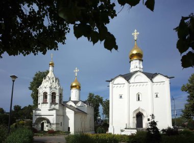 Pyatnitskaya Kilisesi ve Vvedenskaya Kilisesi 'nin Rus mimari beyaz binaları, Kutsal Trinity St. Sergius Lavra' nın mimari topluluğu, Rusya 'nın altın yüzüğü. Sergiev Posad, Moskova bölgesi
