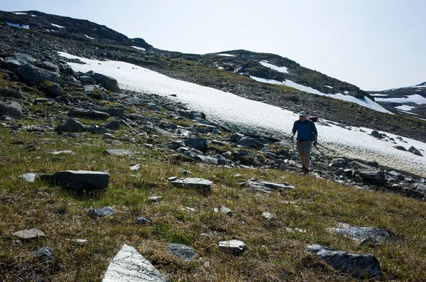 Caminhadas Lapónia Sueca Homem Viajante Trekking Sozinho Nordkalottruta Arctic Trail — Fotografia de Stock