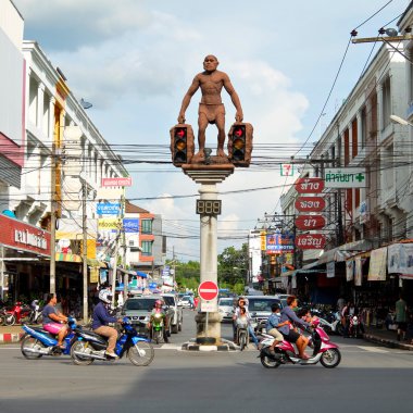Krabi town Neandertal adam heykeli