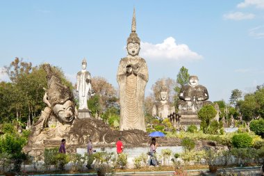 Buda Park'ta yürüyordunuz insanlar