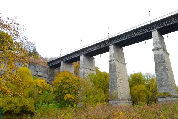 Nuovo ponte nell'antica città di Kamyanets-Podilsky — Foto Stock