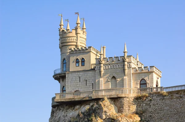 Beautiful Swallow 's Nest Castle on the Rock, Crimea, Ukraine — стоковое фото