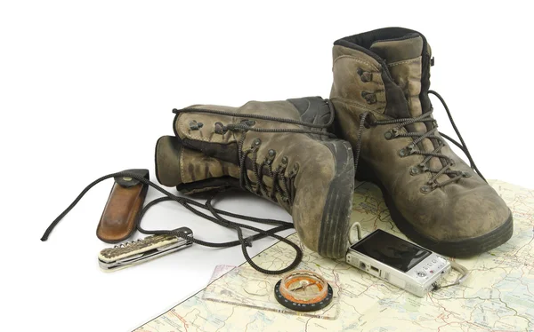 Hiking boots on map — Stockfoto