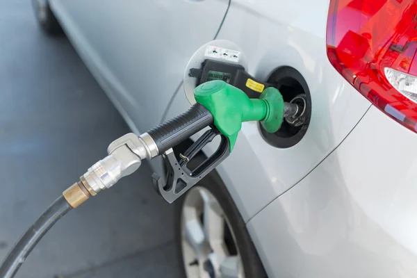 Arabayı dolum istasyonu gast