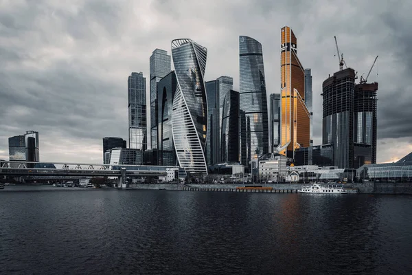 Moskau, Russland - 25. April 2021: Moskau City ist ein Geschäftszentrum in Moskau. Stockfoto