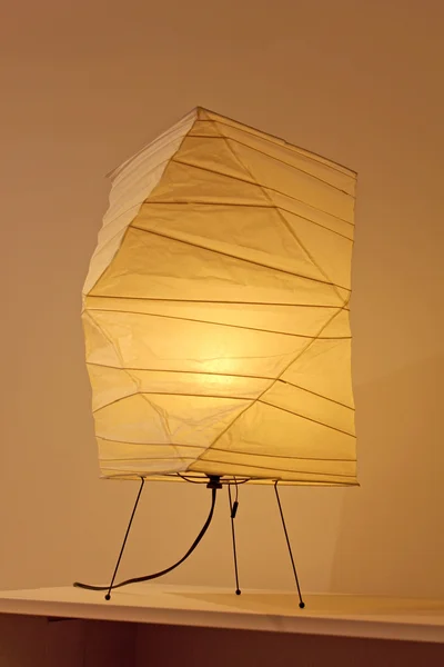 Stehlampe aus Papier — Stockfoto