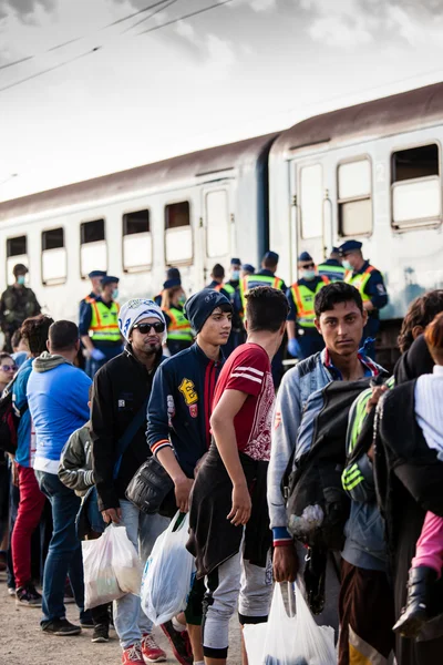 战争难民在杰凯涅什火车站 — 图库照片