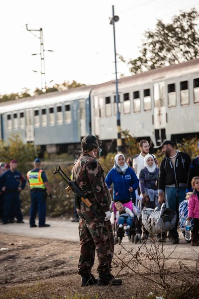 Refugiados de guerra en la estación de tren Gyekenyes — Foto de Stock