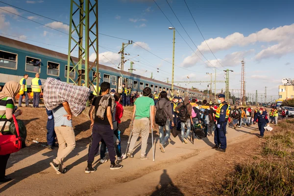 War refugees at the Gyekenyes Railway Station — Stock Photo, Image