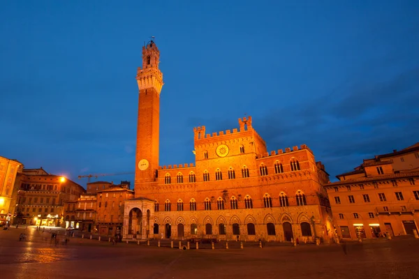 Piazza del Campo com Palazzo Pubblico — Fotografia de Stock