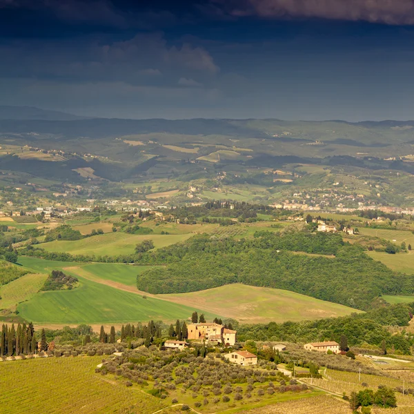 Красивый тосканский пейзаж — стоковое фото