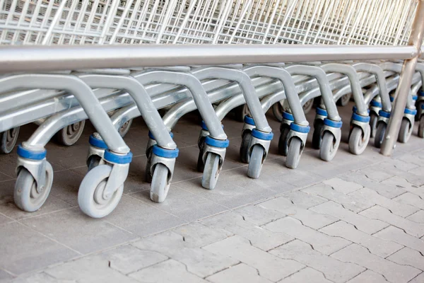 Supermarket zakupy wózki wózek — Zdjęcie stockowe