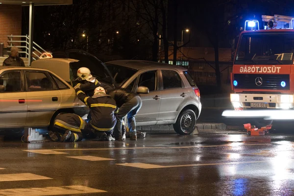 Dopravní nehoda v noci — Stock fotografie