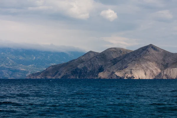 Montañas en Croacia Baska con mar —  Fotos de Stock