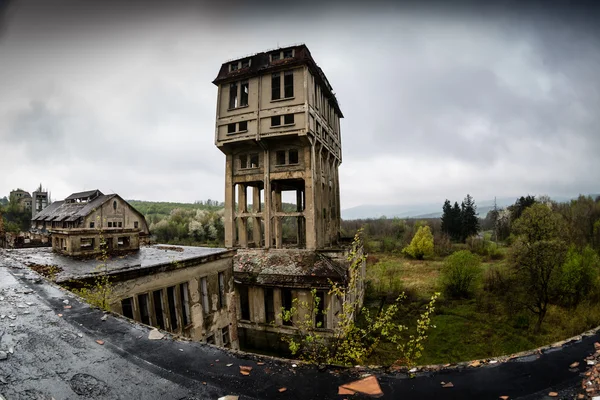Torre de mina abandonada —  Fotos de Stock