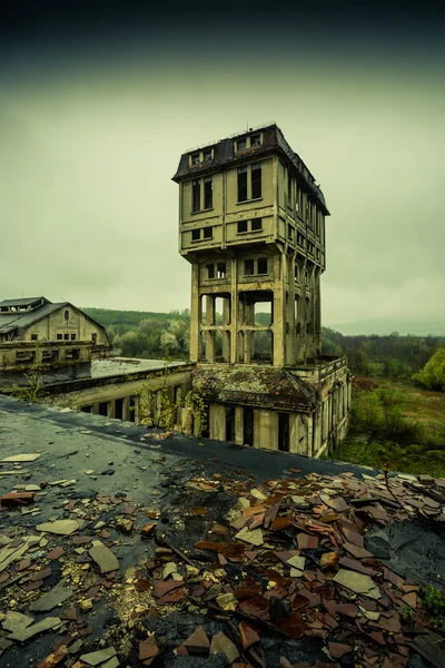 Torre de mina abandonada — Fotografia de Stock