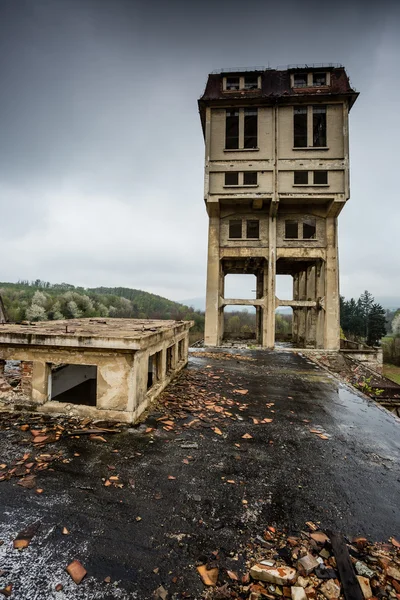 Torre de mina abandonada —  Fotos de Stock