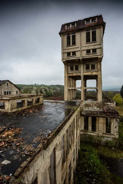 Torre de mina abandonada —  Fotos de Stock