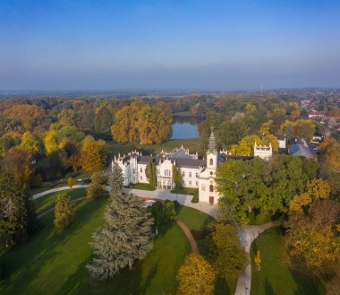 Martonvasar 'daki Brunszvik Kalesi' nin hava görüntüsü